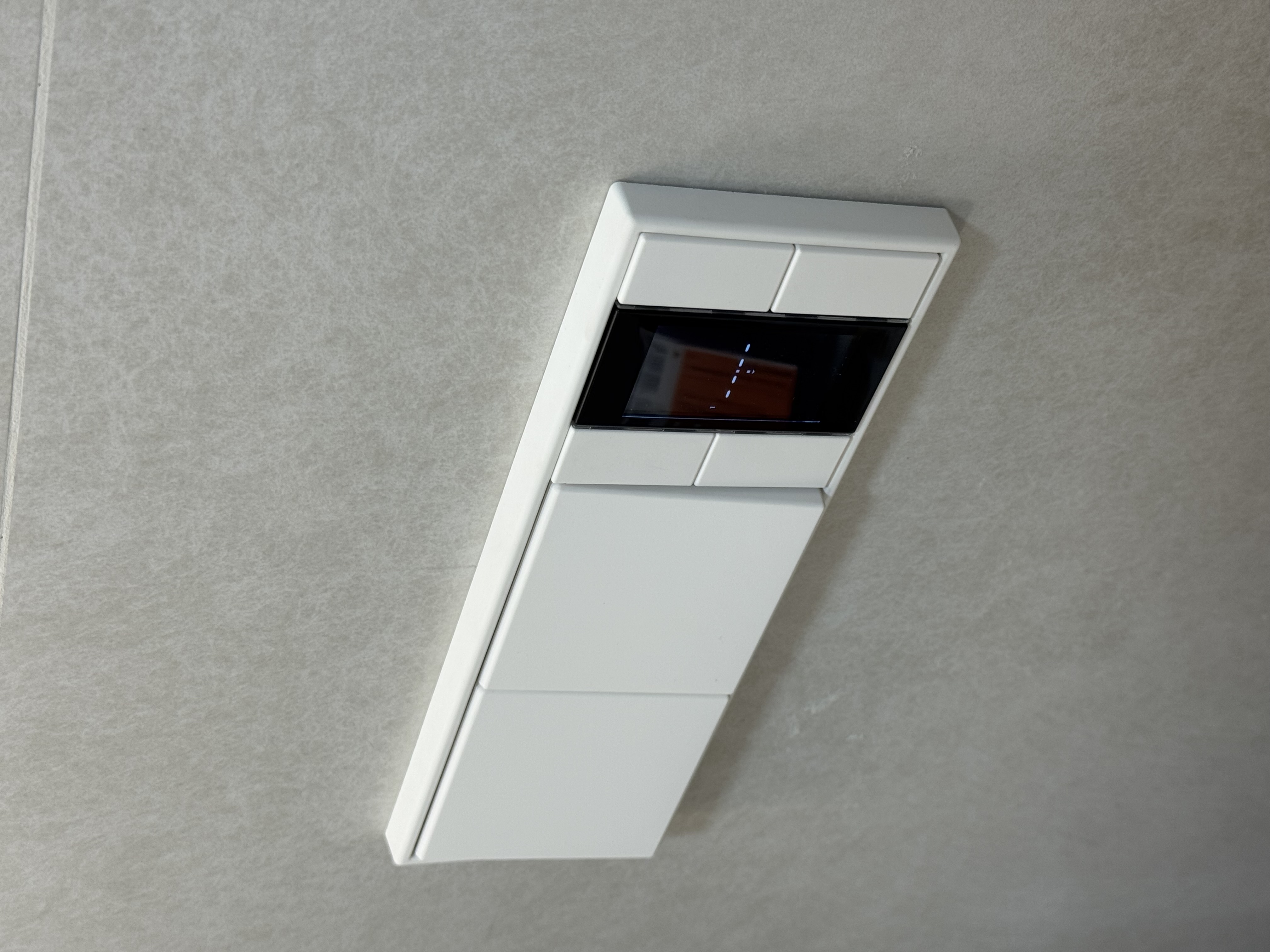 Panel KNX dotykowy — sterowanie Smart Home — Zonik Automation